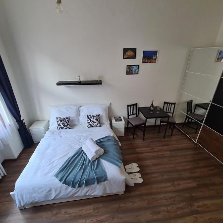 Svetly Prostorny Byt V Karline Apartment Praha Bagian luar foto